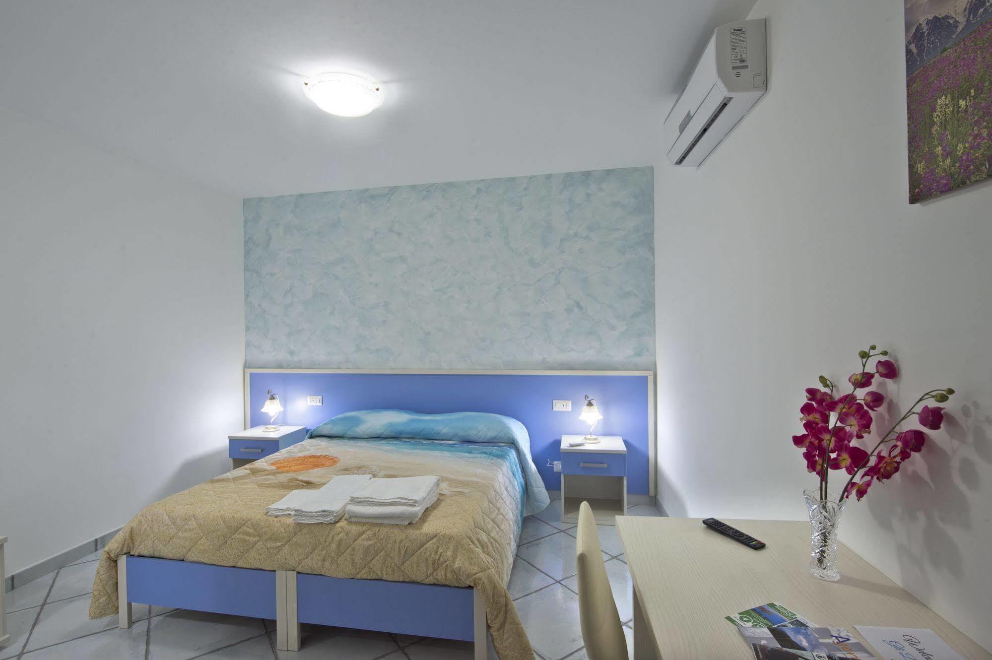 Bed and Breakfast Gli Dei Gemelli Аджерола Экстерьер фото