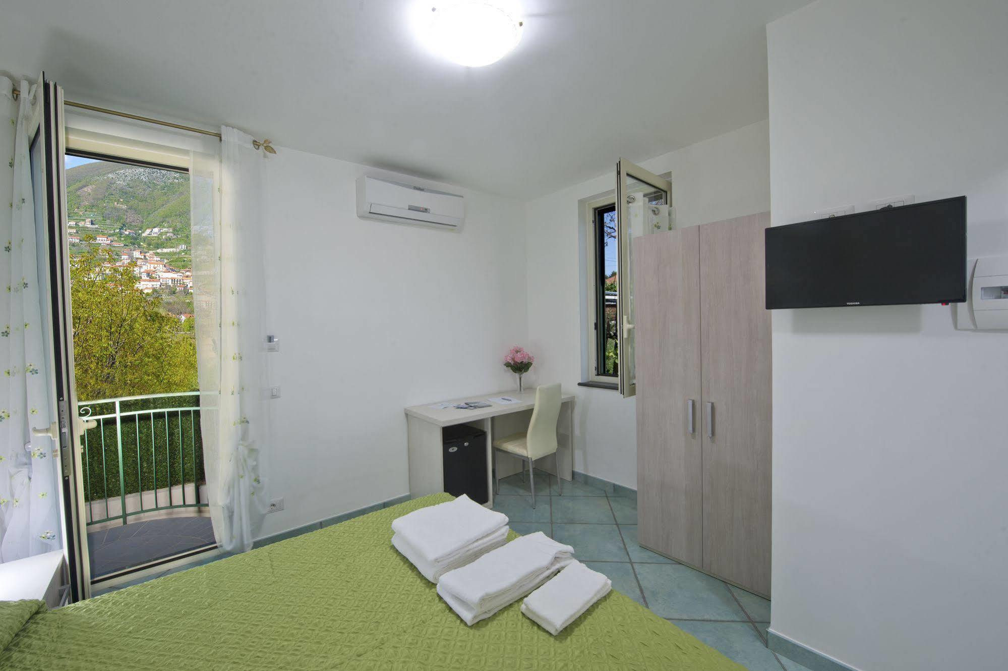 Bed and Breakfast Gli Dei Gemelli Аджерола Экстерьер фото