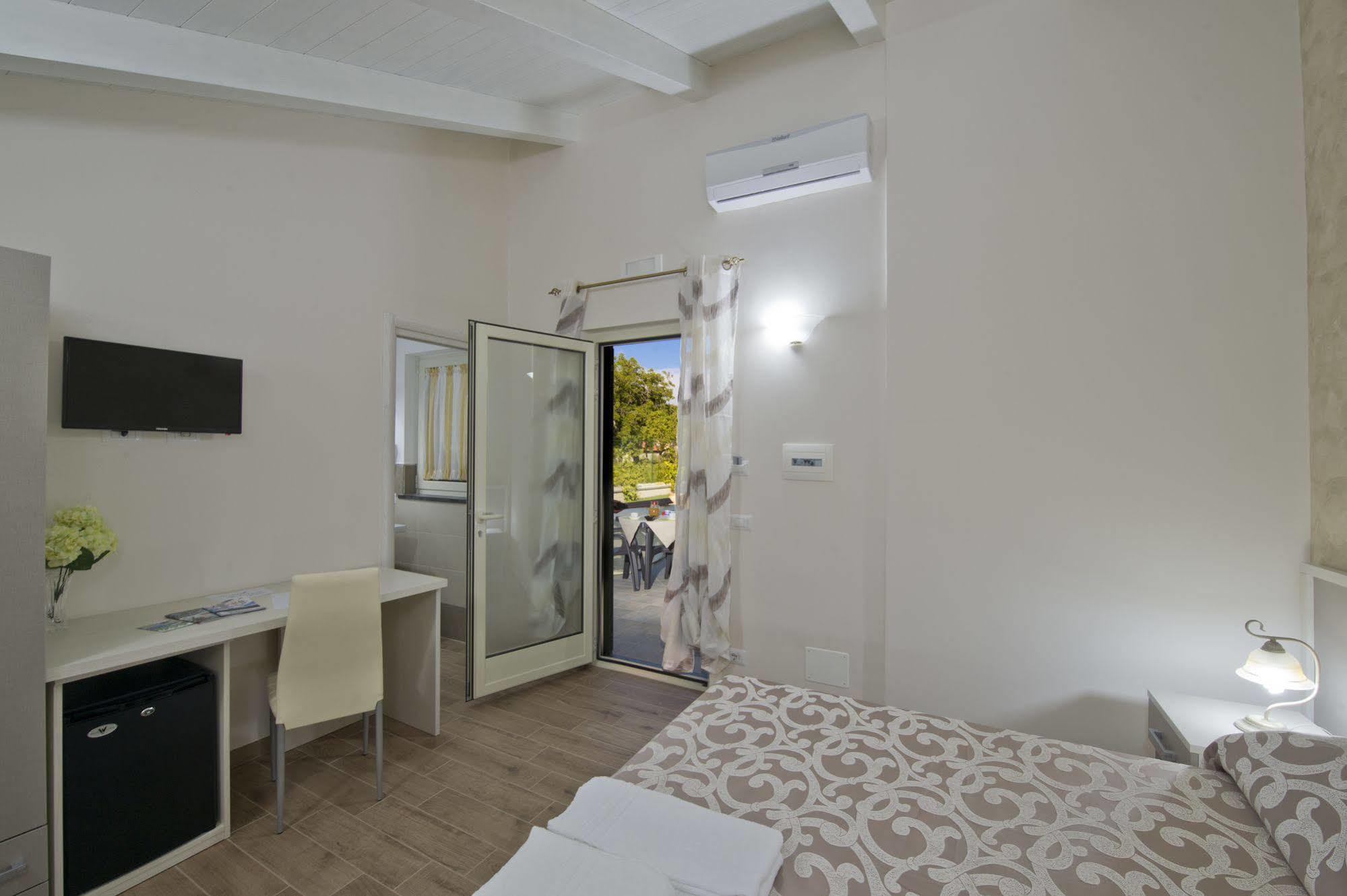 Bed and Breakfast Gli Dei Gemelli Аджерола Экстерьер фото