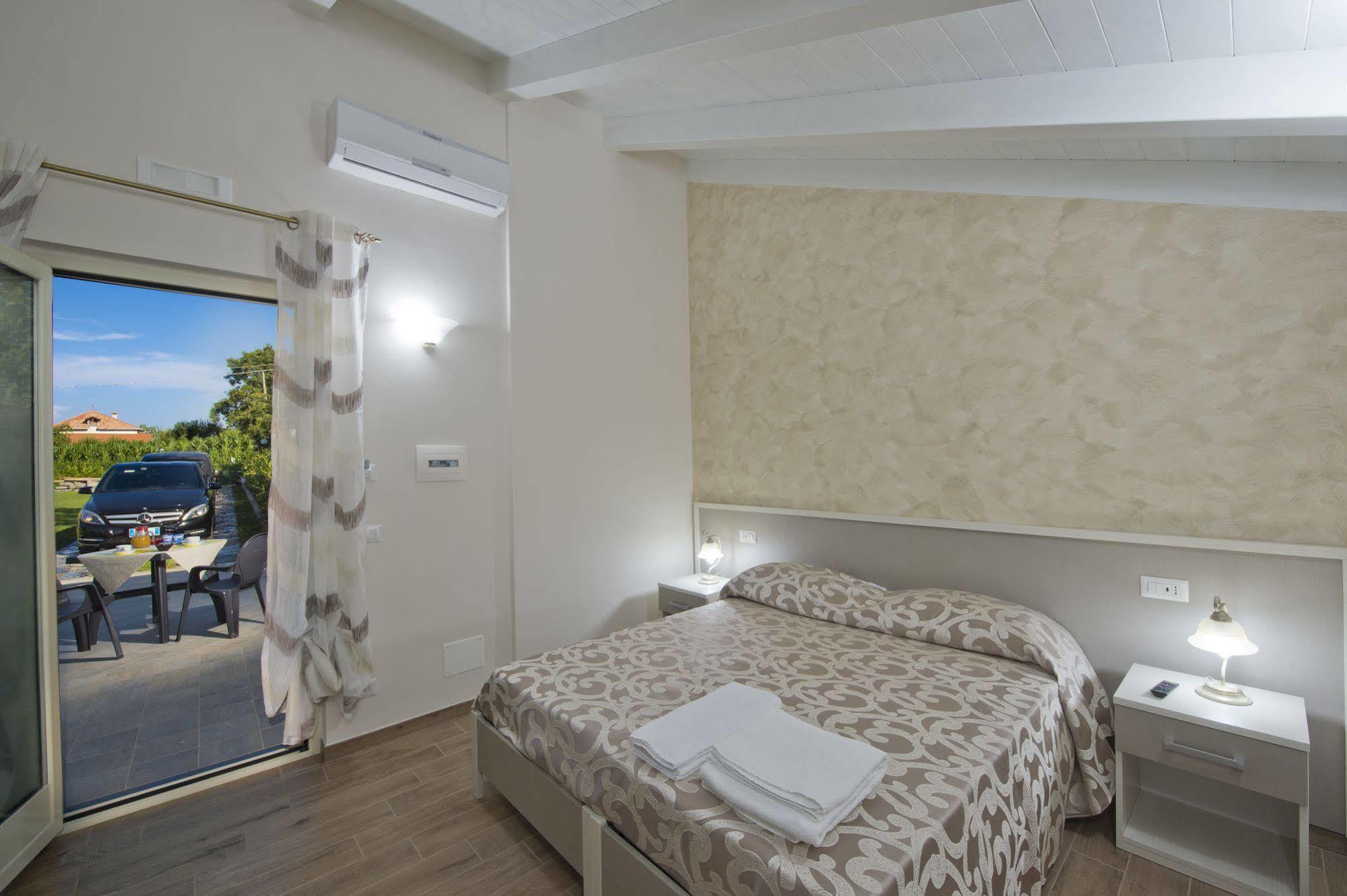 Bed and Breakfast Gli Dei Gemelli Аджерола Экстерьер фото