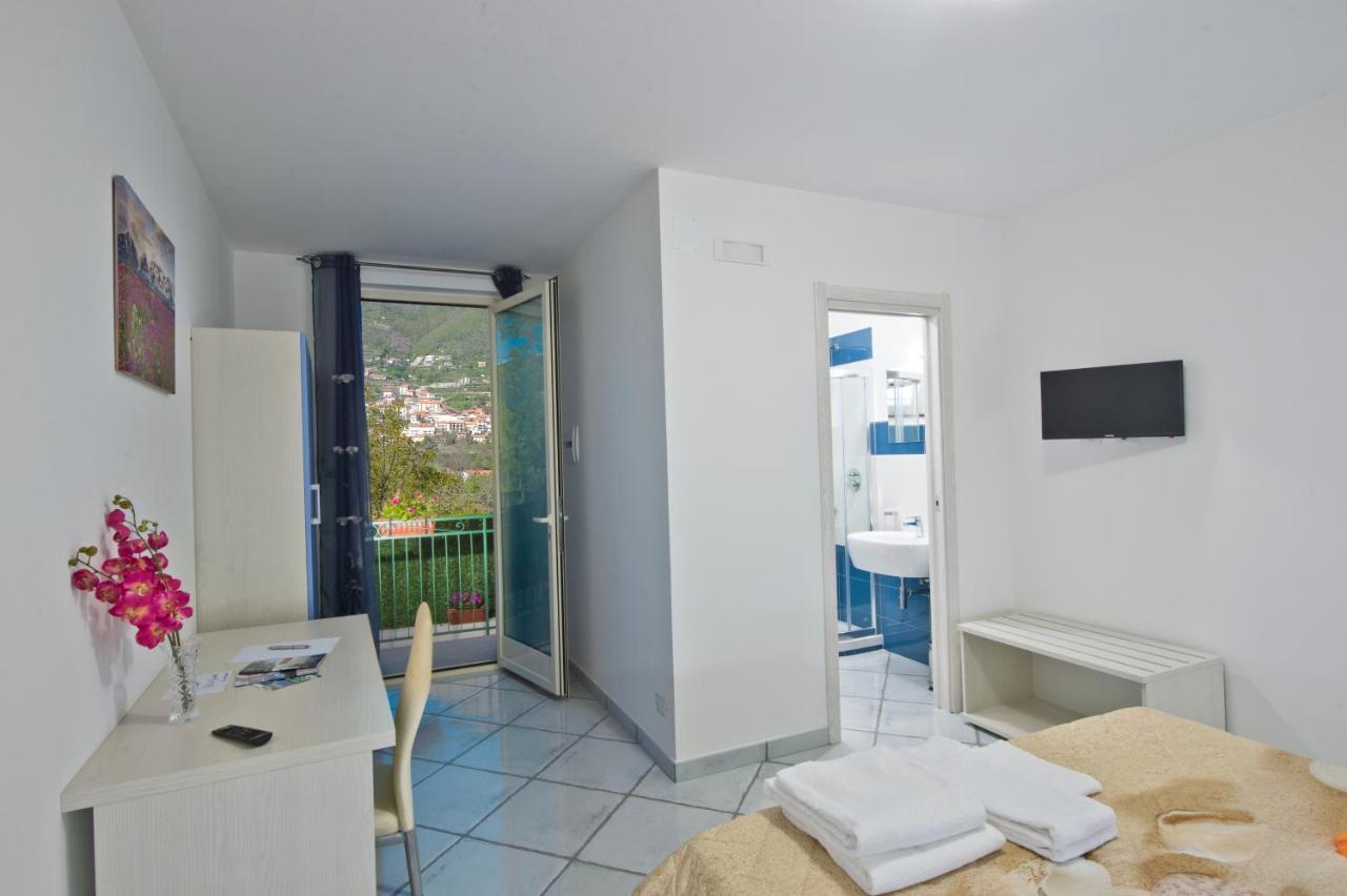 Bed and Breakfast Gli Dei Gemelli Аджерола Экстерьер фото